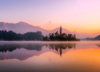 Czym sypać po wyjściu z kościoła?